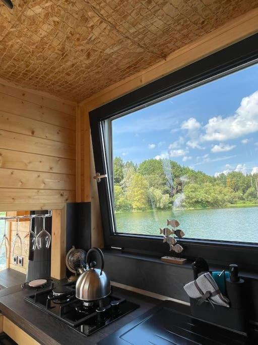 Aquachill Houseboat & Wellness Hotel Liptovský Trnovec Exterior foto