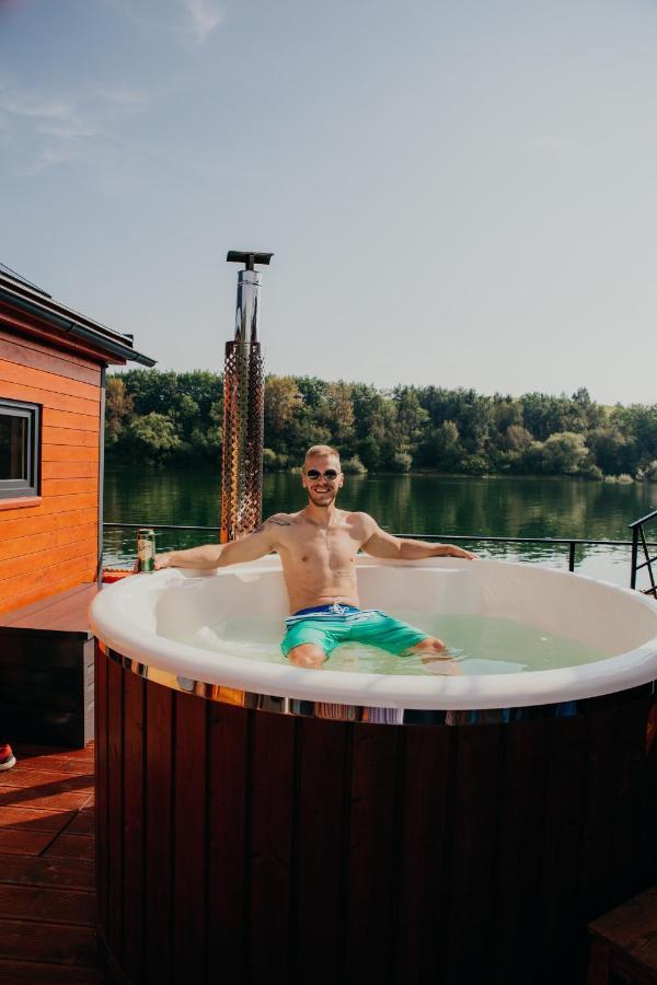 Aquachill Houseboat & Wellness Hotel Liptovský Trnovec Exterior foto