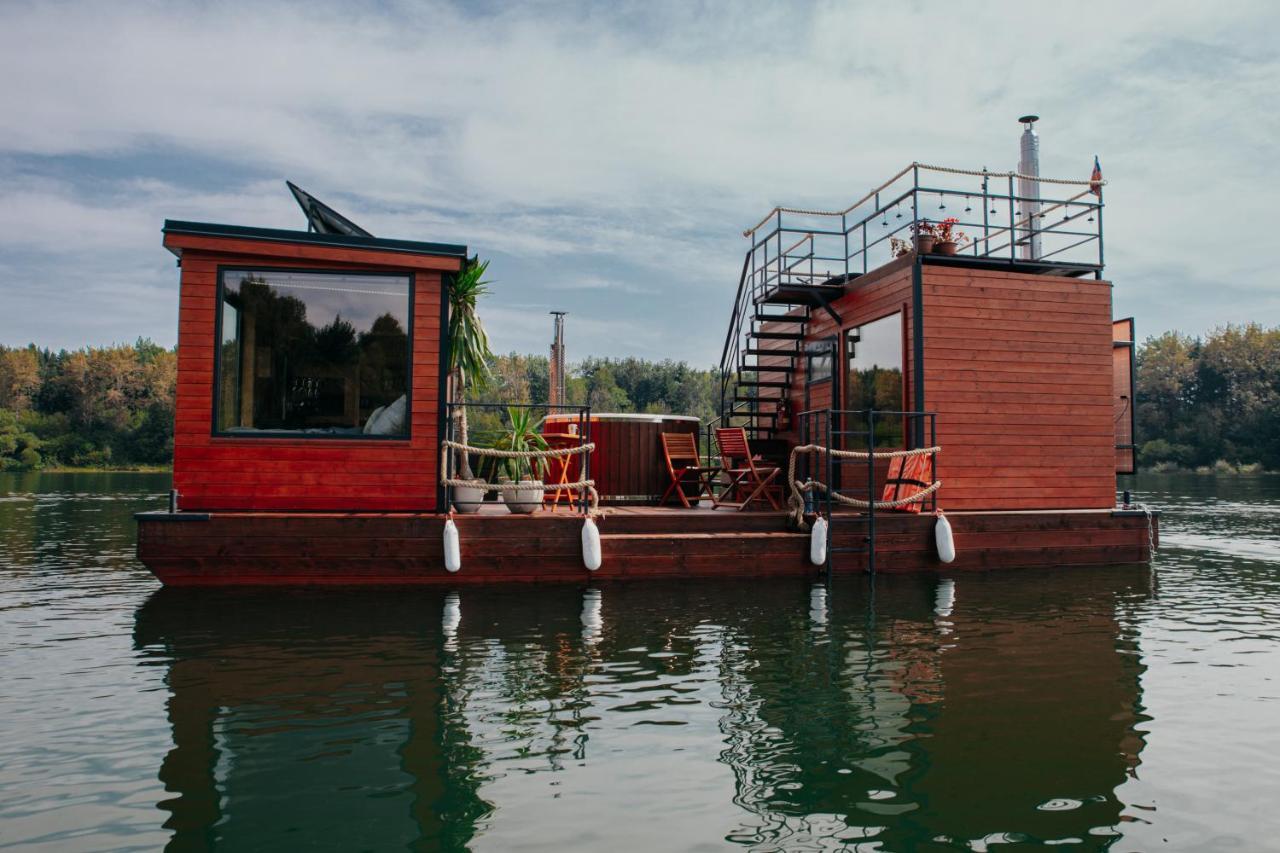 Aquachill Houseboat & Wellness Hotel Liptovský Trnovec Exterior foto