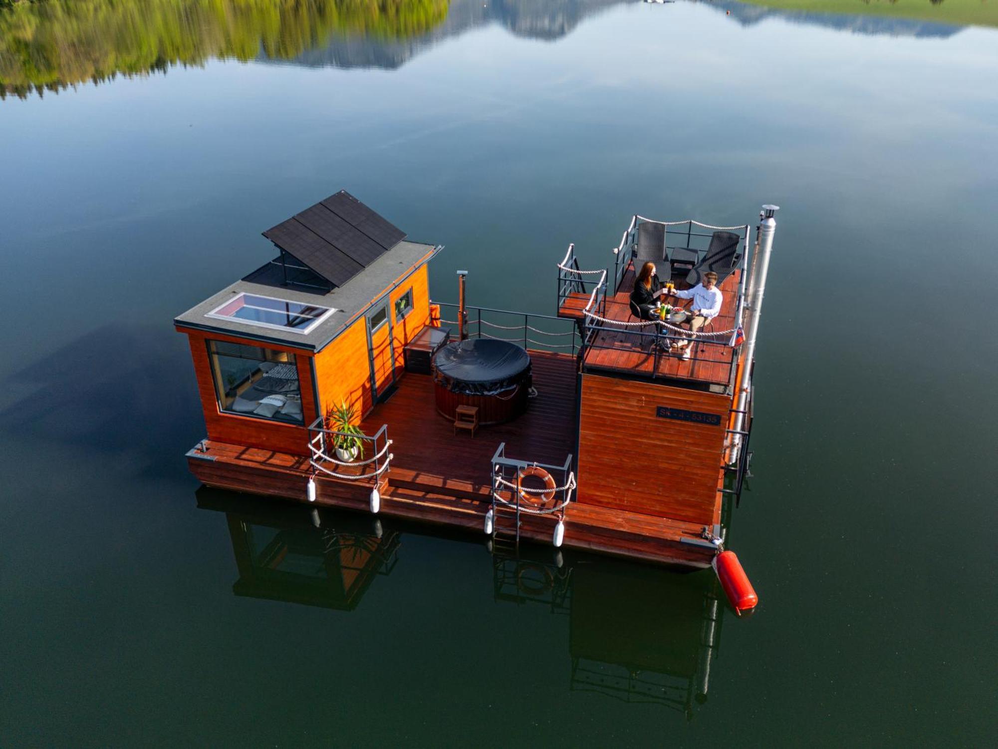 Aquachill Houseboat & Wellness Hotel Liptovský Trnovec Exterior foto