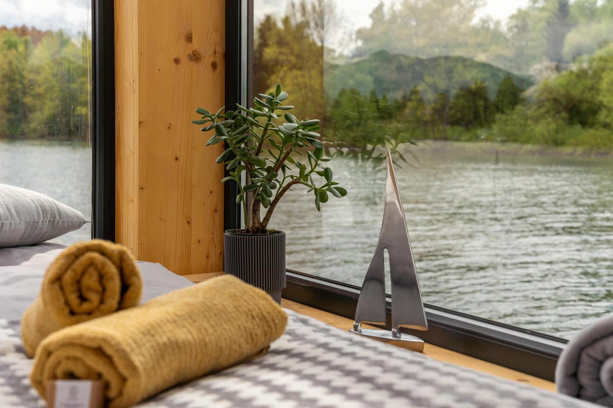 Aquachill Houseboat & Wellness Hotel Liptovský Trnovec Exterior foto